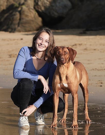 Albane Allanos - Educateur canin - éducation, accueil du chiot, règles de vie, sellerie en Biothane - Breizh Skol Dog -, Dresseur de Chiens à Moëlan-sur-Mer