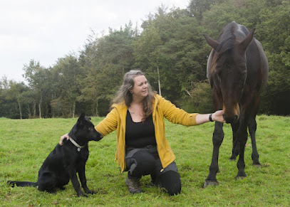 Des Sabots Et Des Pattes Dresseur De Chiens à Scaër