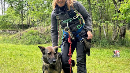 Canis Nez, Dresseur De Chiens à Saint-Béat-Lez