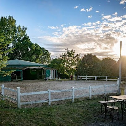 Ecurie de Grosbois pension chien chat chevaux, Pension pour Chiens à Corgengoux